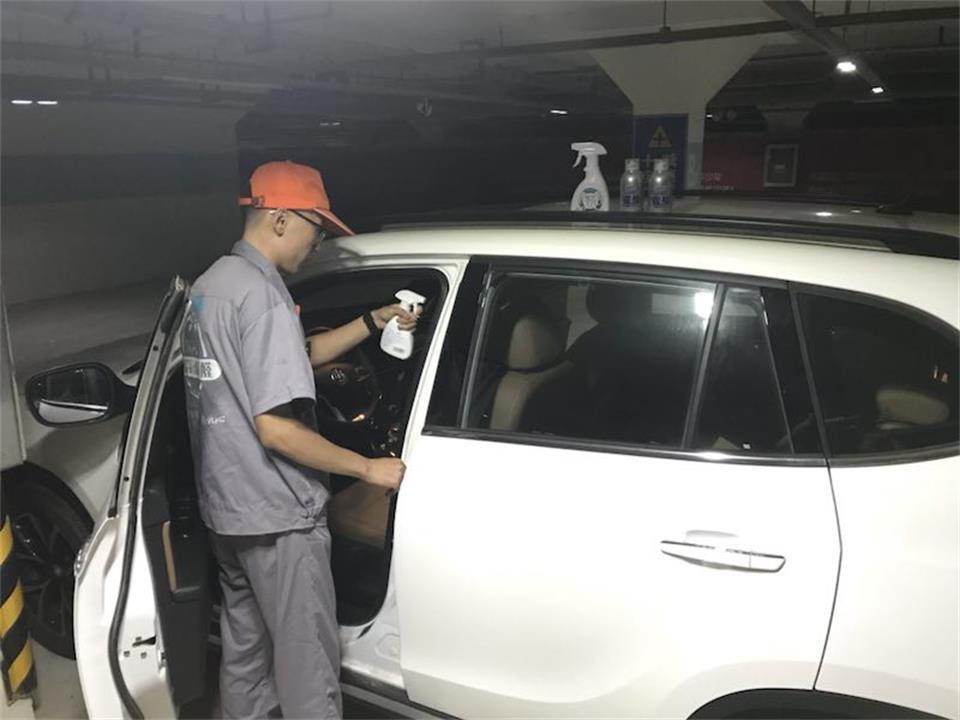 車(chē)內(nèi)長(zhǎng)效除醛劑噴涂施工治理